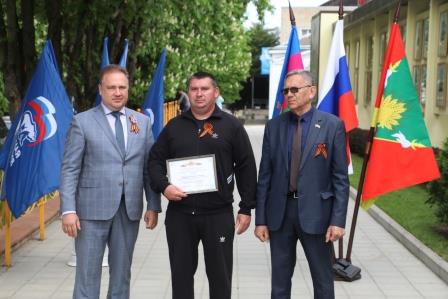 В Тбилисском районе открыли обновленную Доску Почета