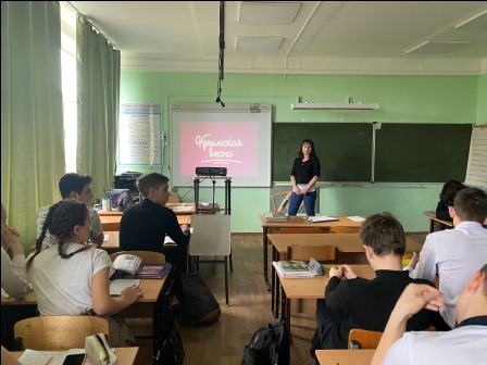 Молодые депутаты провели для старшеклассников классные часы «Крымская весна»