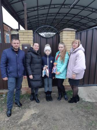 Поздравили с наступающими праздниками