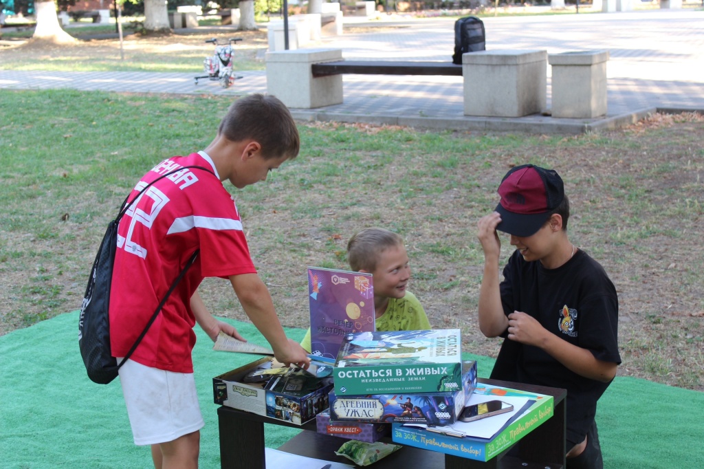 Атмосферный вечер настольных игр собрал молодежь Тбилисского района