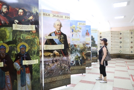 В Тбилисской проходит выставка "Небесные покровители земного воинства"