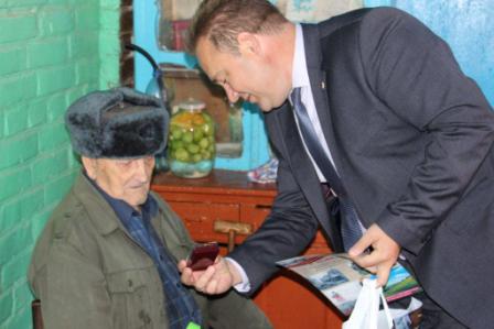 Ветеранам Тбилисского района вручают медали к 75-летию освобождения Краснодарского края