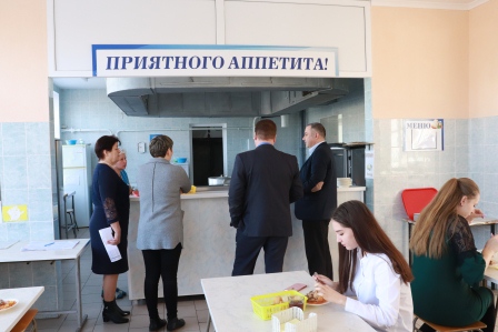 Глава Тбилисского района проинспектировал организацию питания детей