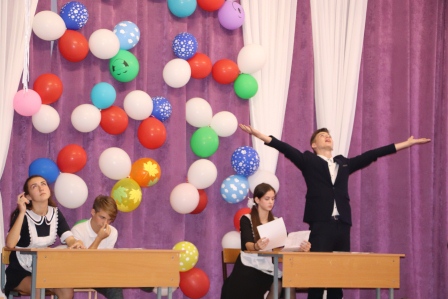 Ученики шестой и второй школ подготовили праздник для учителей