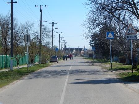 В Тбилисском районе продолжают обновлять дорожную разметку