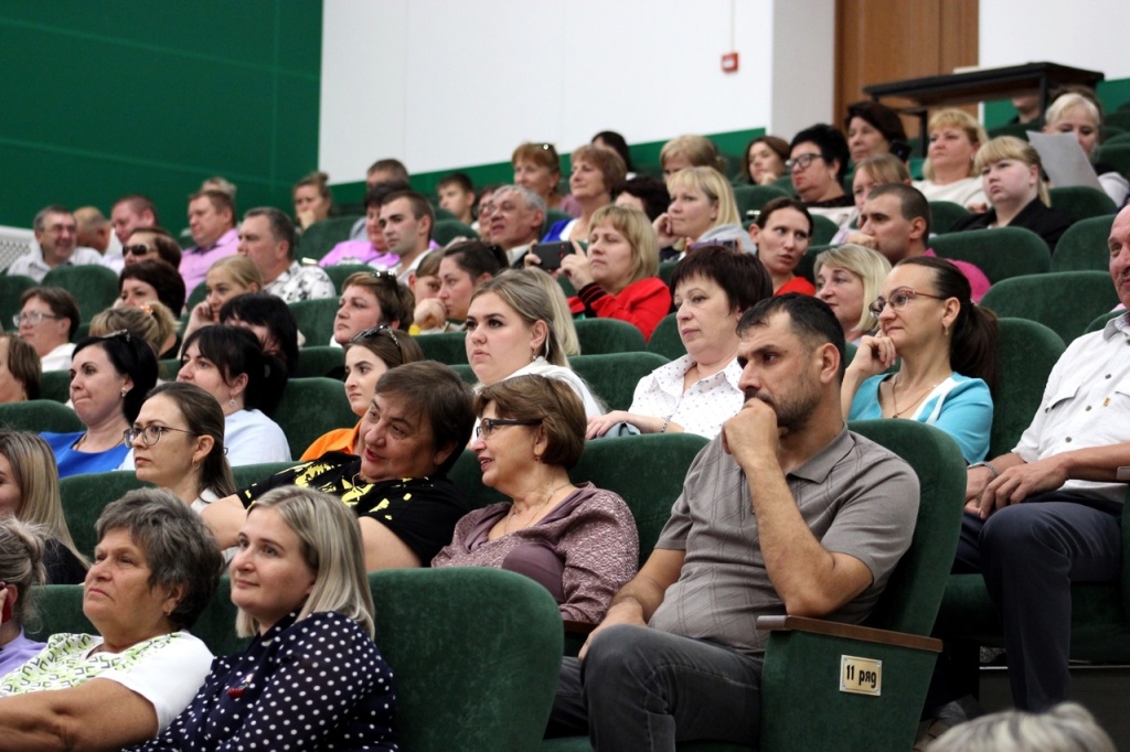В Тбилисской состоялось праздничное мероприятие ко Дню учителя В Тбилисской состоялось праздничное мероприятие ко Дню учителя