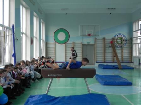 В пятой школе прошли соревнования «Вперед, мальчишки!»