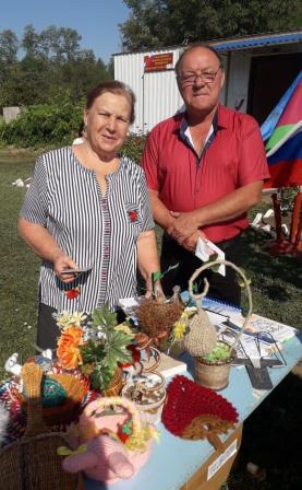 В день выборов тбилисцам дарят хорошее настроение