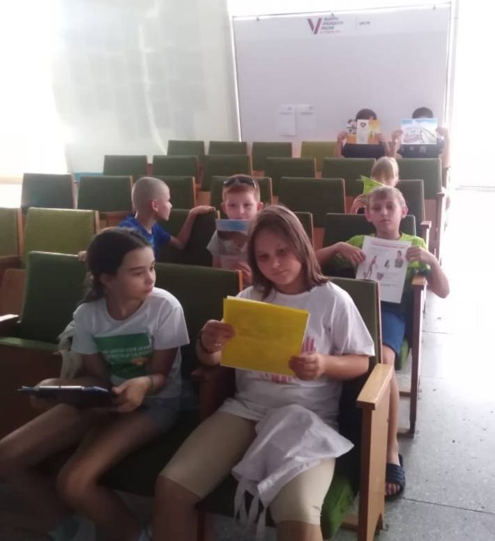 11 июля работники МБУК «Ловлинский КДЦ» провели спортивную игровую программу «Спорт залог здоровья»