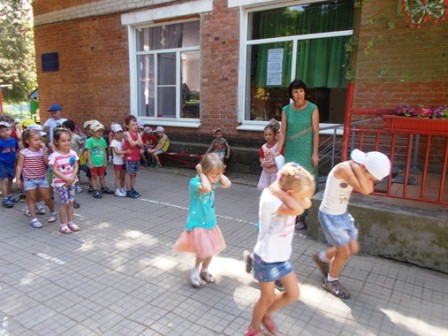 Путешествие по сказкам для дошколят провела детская библиотека