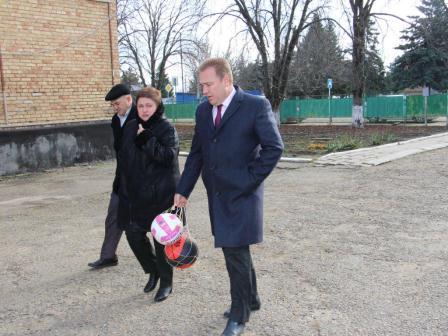 Глава Тбилисского района провел выездное планерное совещание в Ловлинской
