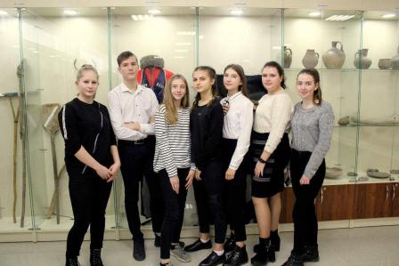 Учащиеся школы № 3 подарили музею новые экспонаты