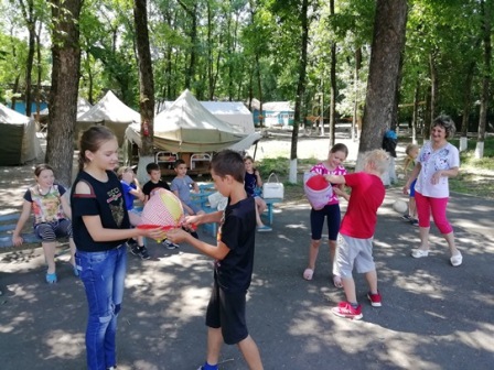 Сотрудники детской библиотеки побывали в гостях у ребят казачьей смены