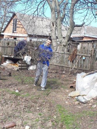 Тбилисские волонтеры помогают пожилым людям