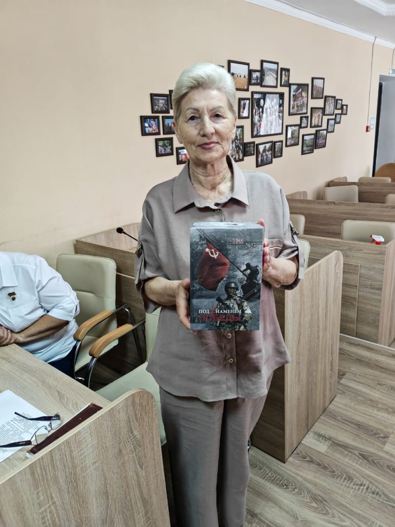 Депутат Совета МО Тбилисский район передал сборники книг Тбилисскому району