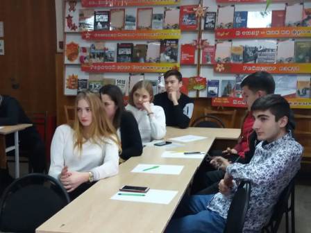 В рамках Дня молодого избирателя специалисты районной библиотеки провели диалог с молодежью