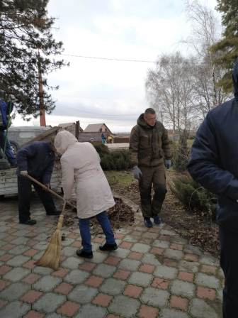 Субботник на памятнике