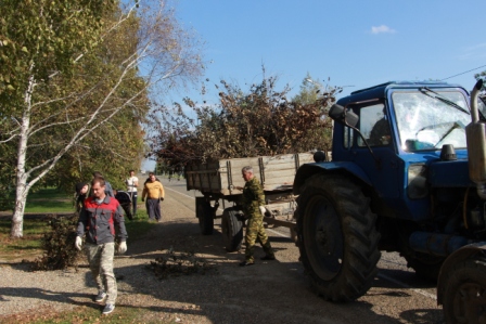 Большой субботник провели в Тбилисском районе