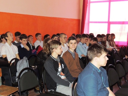 В четвертой школе прошел час памяти