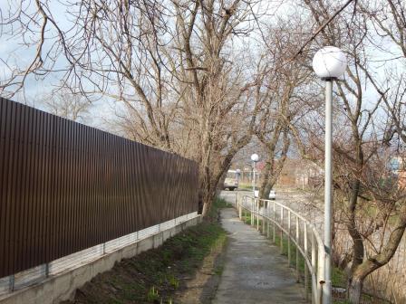 Восстановили уличное освещение тротуара в Тбилисской