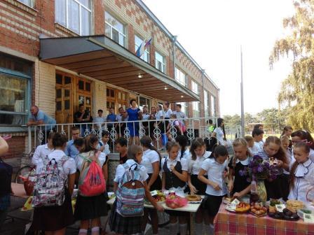 В седьмой школе прошла ярмарка «Дары Кубани»