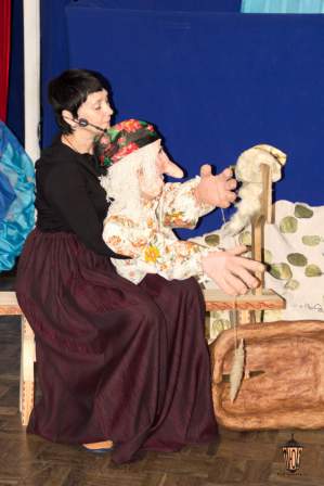 Тбилисским школьникам показали спектакль «Сказка о Золотой рыбке»