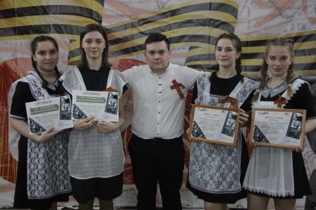 Тбилисские школьники исполнили военные песни