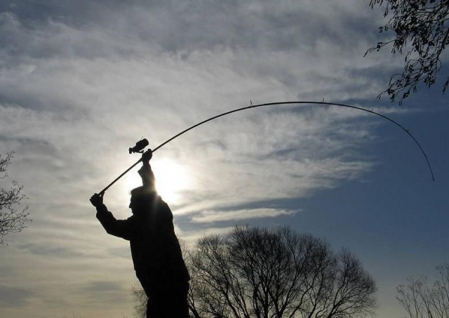 Кубаньэнерго предупреждает любителей рыбной ловли об опасности нахождения вблизи энергообъектов