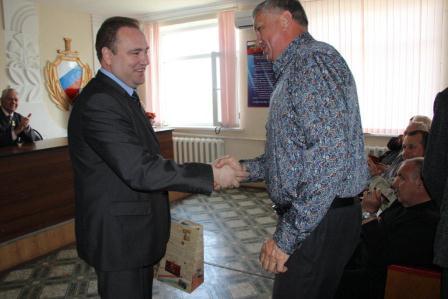 Евгений Ильин поздравил ветеранов органов внутренних дел