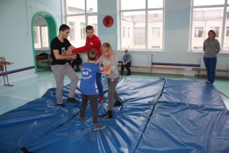 Тематической акцией в пятой школе отметили День отказа от курения