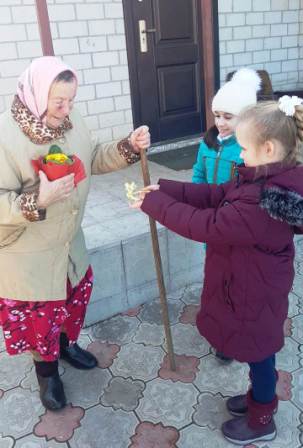 Ученики шестой школы поздравили женщин-ветеранов с 8 марта