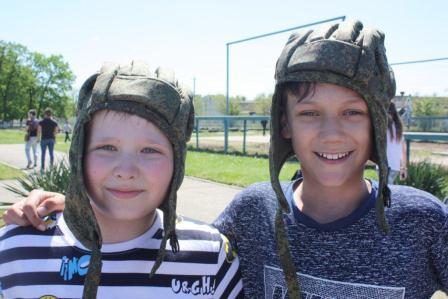 Школьники из СОШ № 5 посетили военную часть в Молькино