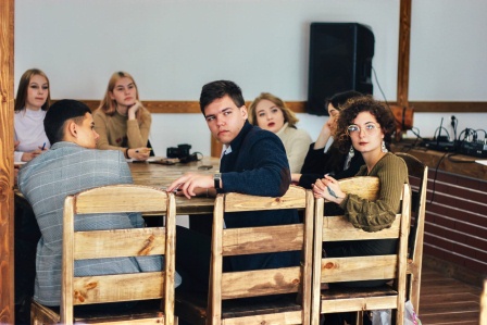 Молодежи рассказали, как получить деньги на свой проект