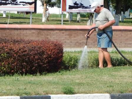 Сотрудники МАУ «Радуга» наводят порядок