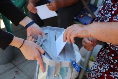 На 45 избирательных участках идет активное голосование избирателей