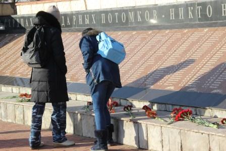 В Тбилисской в День Героев Отчества возложили цветы на мемориальном комплексе