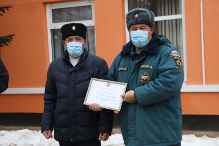 В Тбилисском районе спасателей поздравили с профессиональным праздником