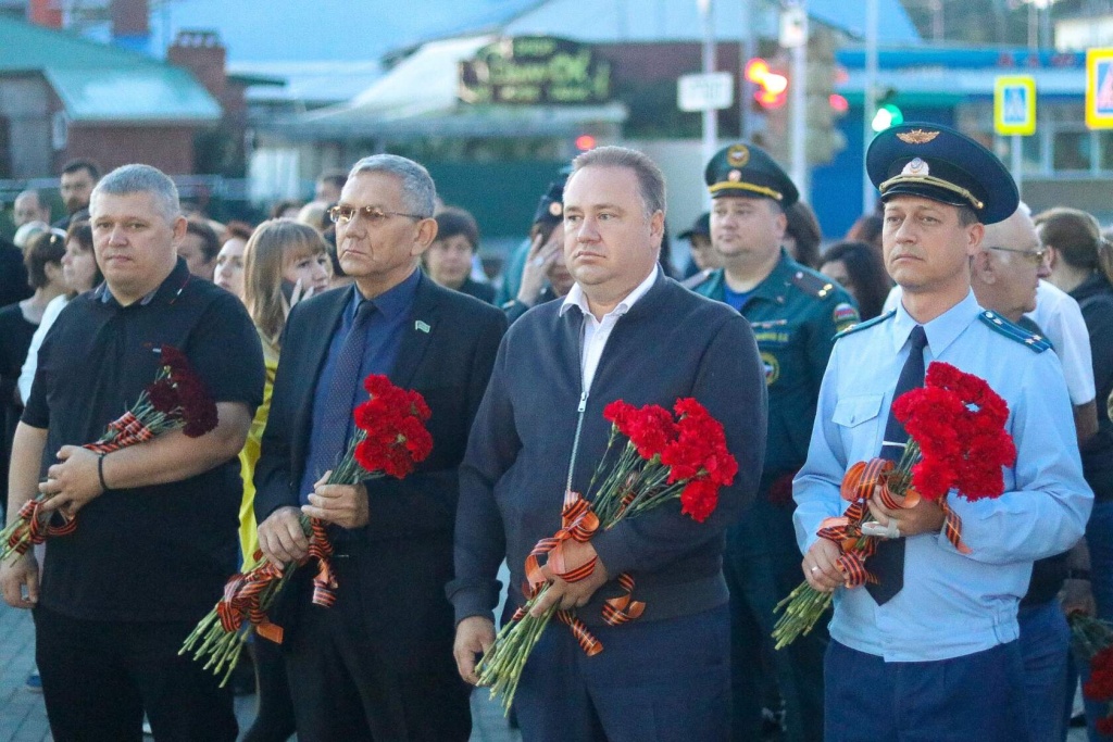 Возложение цветов у мемориала ст.Тбилисской