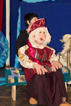 Тбилисским школьникам показали спектакль «Сказка о Золотой рыбке»