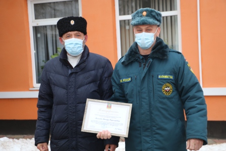 В Тбилисском районе спасателей поздравили с профессиональным праздником