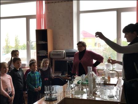 Самых маленьких учеников пятой школы посвятили в первоклассники