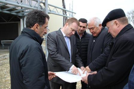 Евгений Ильин посетил больницу и спорткомплекс