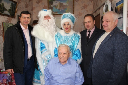 В Тбилисском районе с Новым Годом и Рождеством поздравляют участников Великой Отечественной войны