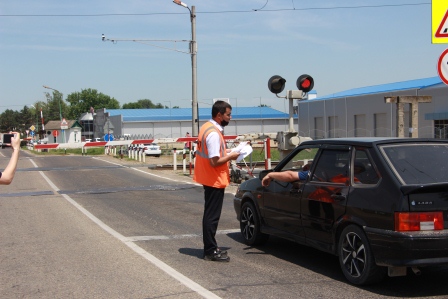 В Тбилисском районе на железнодорожных переездах прошла профилактическая акция