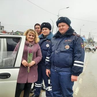 Поздравили с международным женским днем женщин-водителей