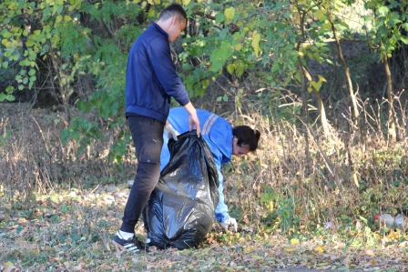 Активисты района провели субботник на берегу реки Кубань