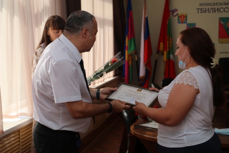 В Тбилисском районе сотрудников почтовой связи поздравили с праздником