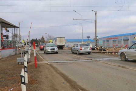 В Тбилисском районе водителям напомнили о внимательности на железнодорожных переездах