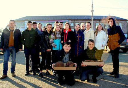 Учащиеся школы № 3 подарили музею новые экспонаты