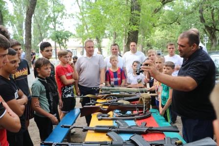 Глава района Евгений Ильин встретился со спортсменами в «Ласточке»